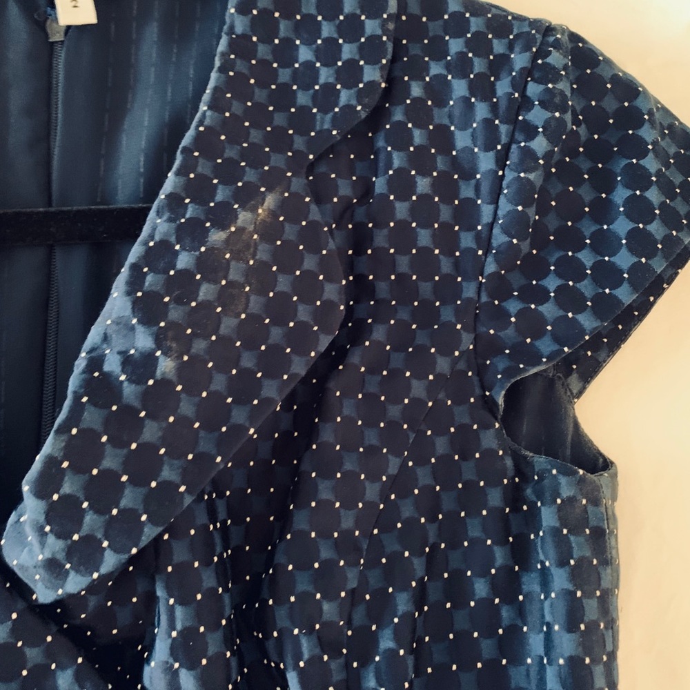 Armani Collezioni. Size 2. EUC.